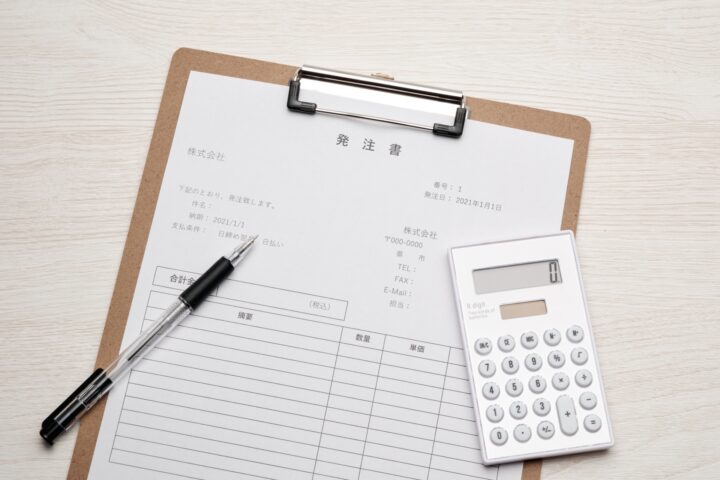 <strong><span style="color:#002a8d" class="inline-text-color">見積書の提出</span></strong>